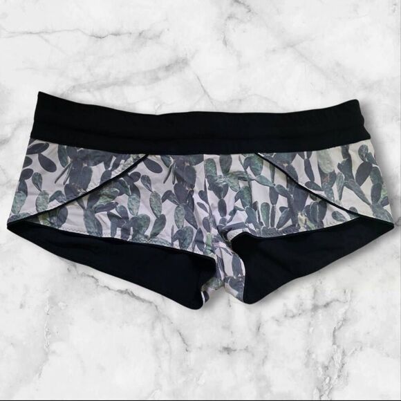 Lululemon Size 14 Water Surf Shorts Prickly Pear Reversible Black - Picture 3 of 5